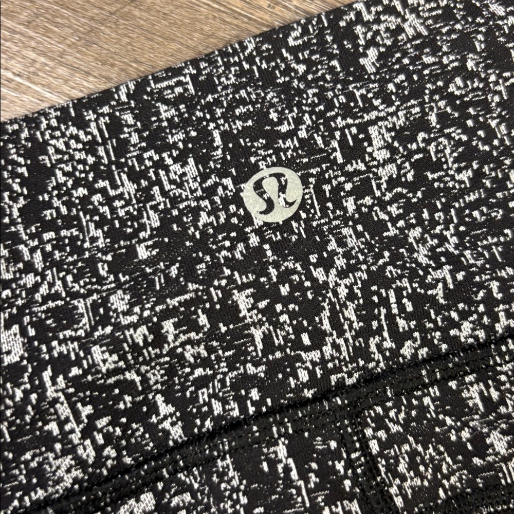 Lululemon Fit Physique Crop (19") - Picture 5 of 9